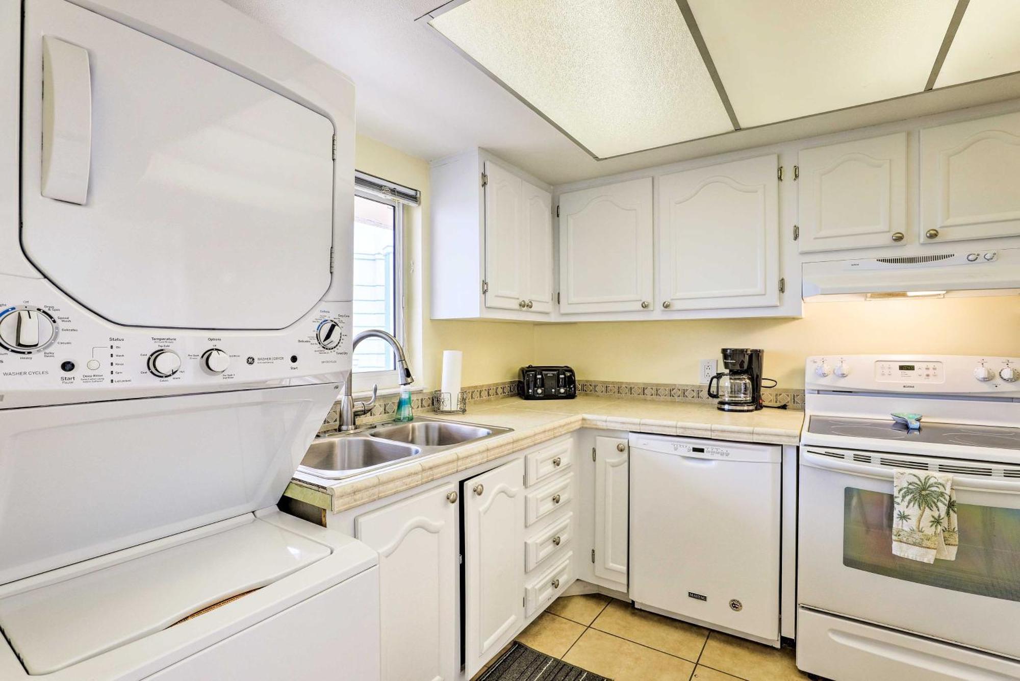 Oceanfront Cocoa Beach Condo With View Walk To Pier ภายนอก รูปภาพ